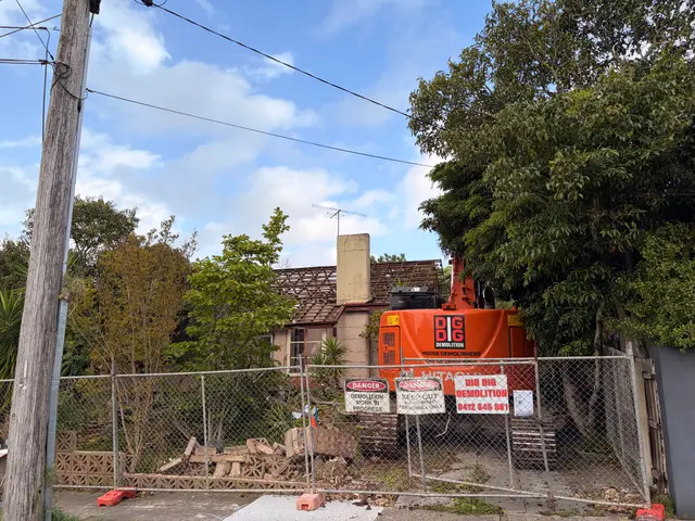 Other house demolition in Chadstone: during demolition (photo 3)