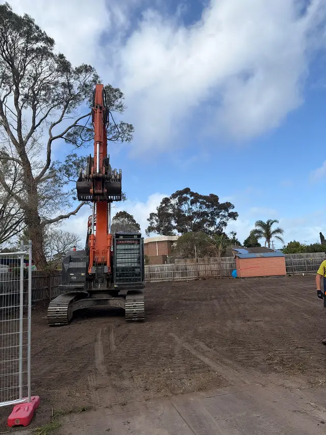 Brick veneer house demolition in Frankston: during demolition