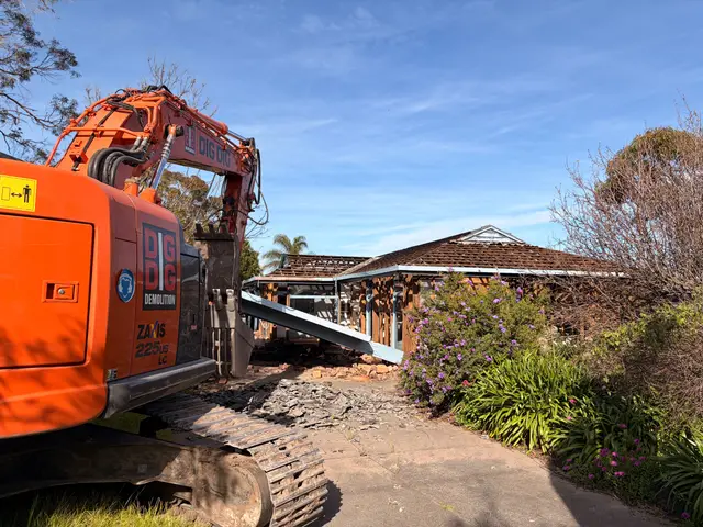Brick veneer house demolition in Frankston: during demolition (photo 2)