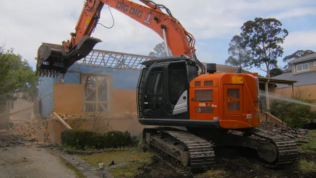 Brick veneer house demolition in Heidelberg: during demolition (photo 4)