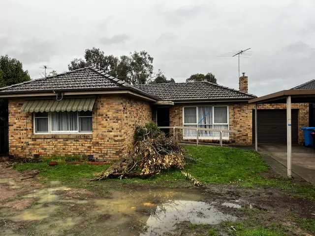 Brick veneer house demolition in Highett: during demolition (photo 3)