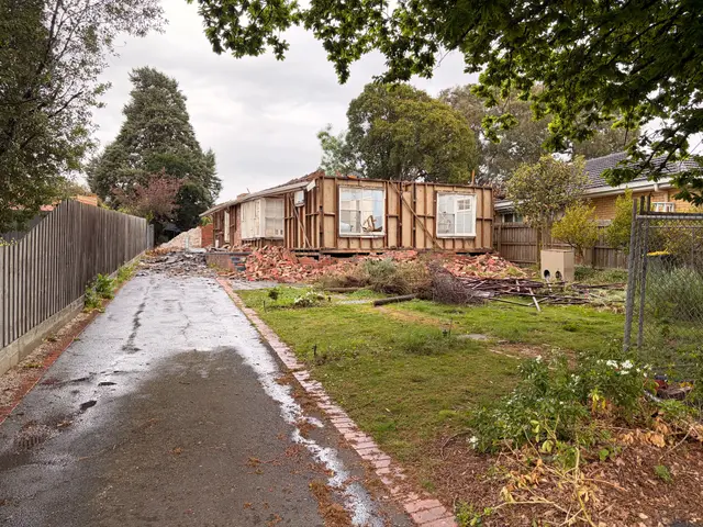 Brick veneer house demolition in Nunawadding: during demolition (photo 3)